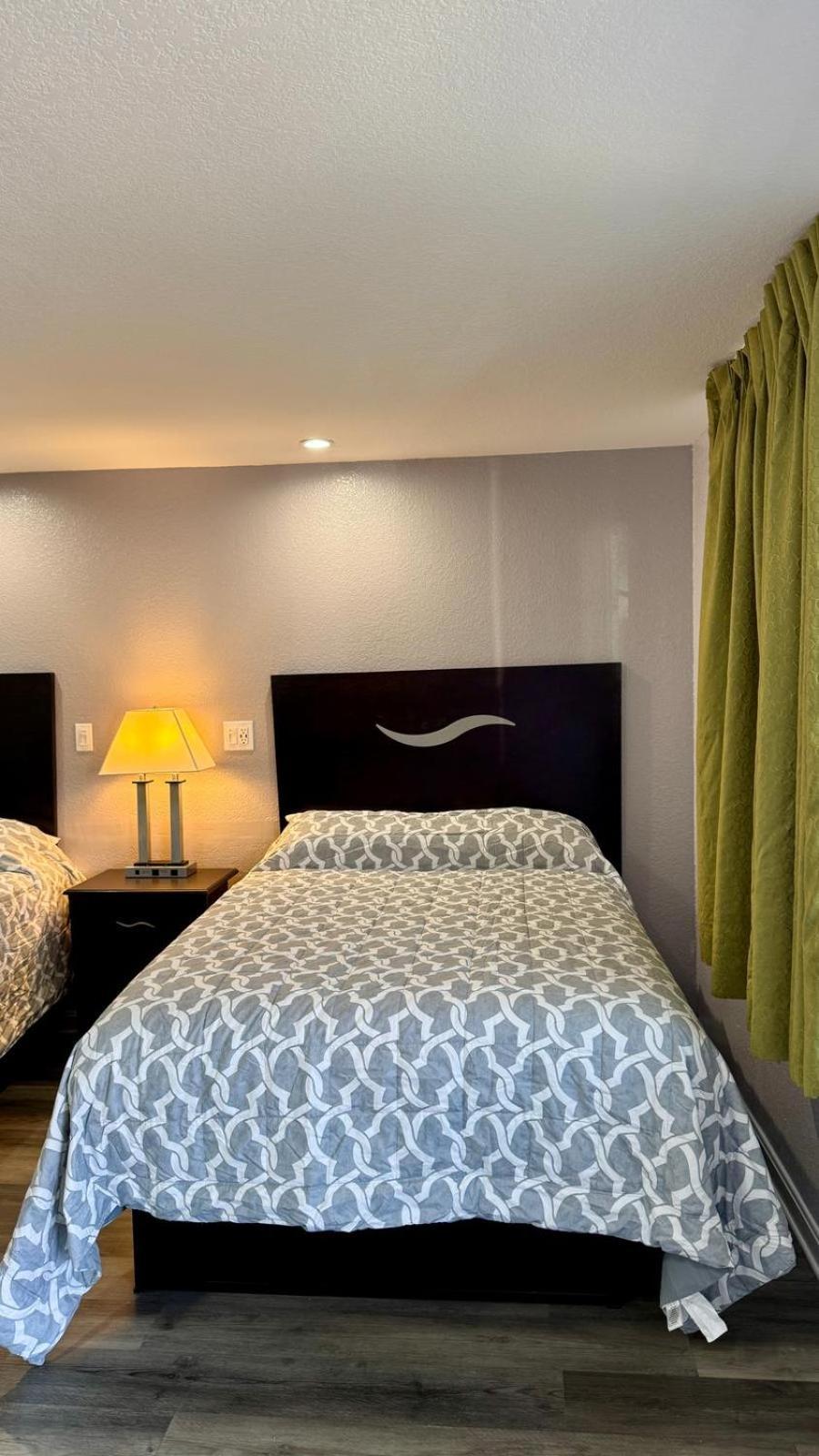 Chisholm'S Motor Inn Saugus Εξωτερικό φωτογραφία