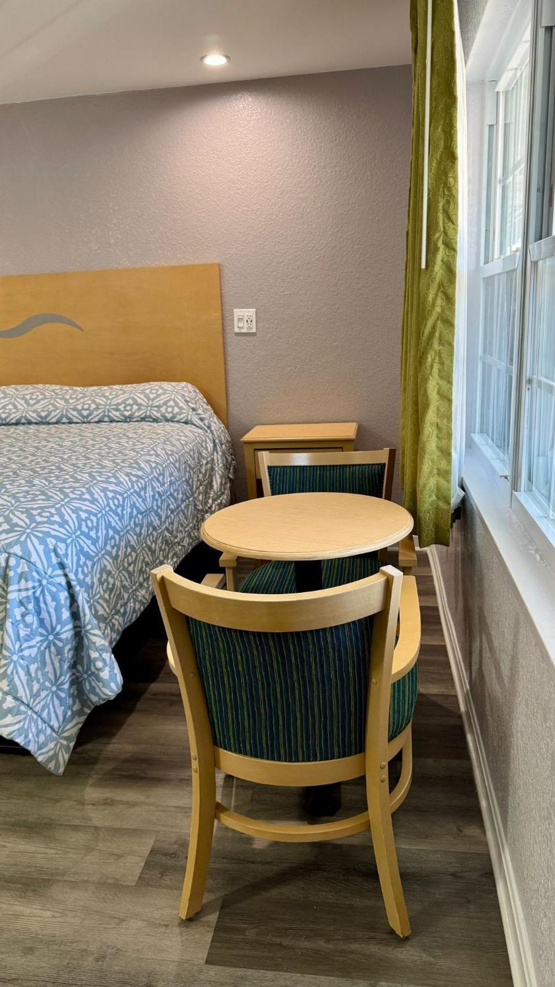 Chisholm'S Motor Inn Saugus Εξωτερικό φωτογραφία