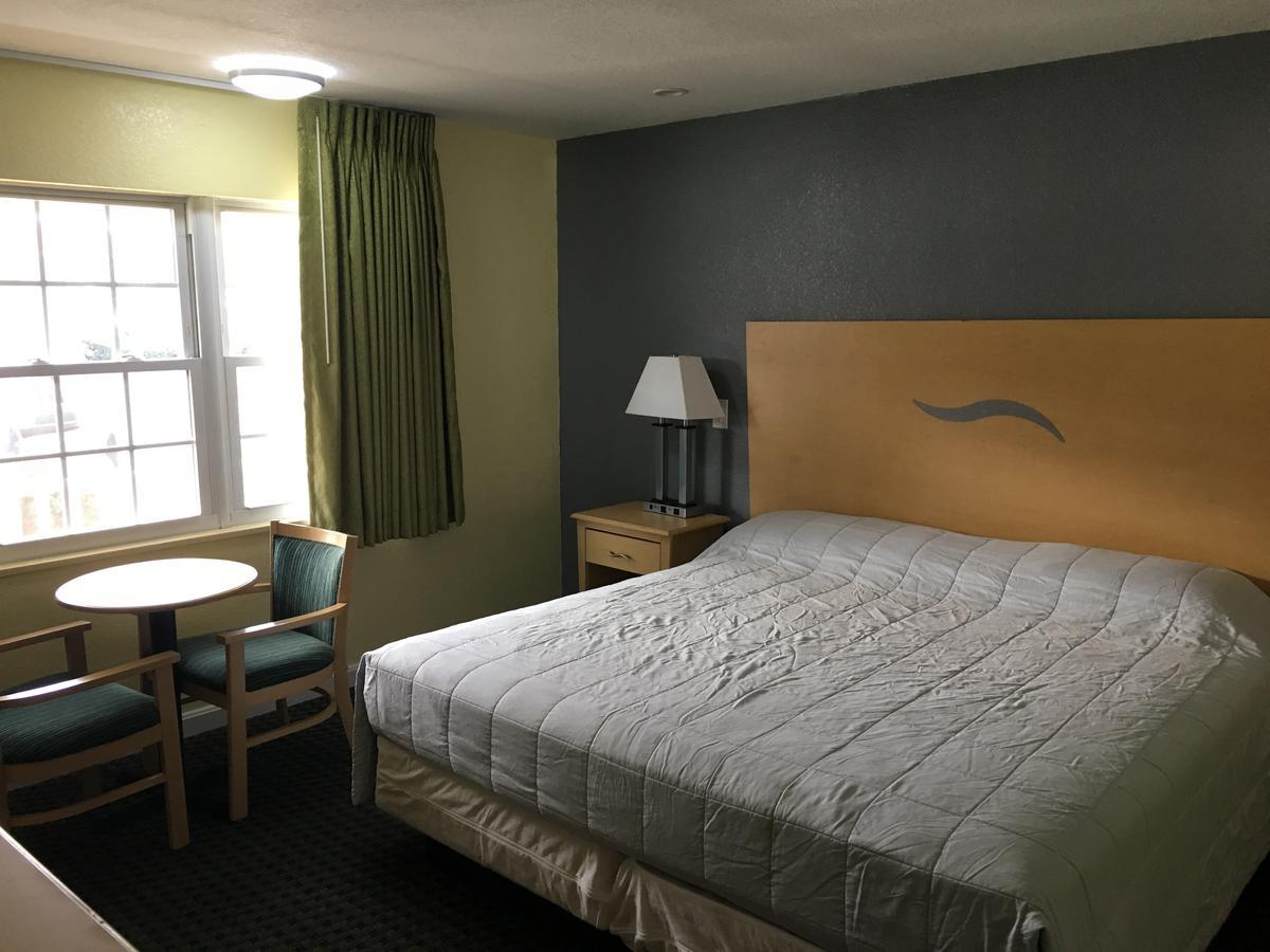 Chisholm'S Motor Inn Saugus Εξωτερικό φωτογραφία