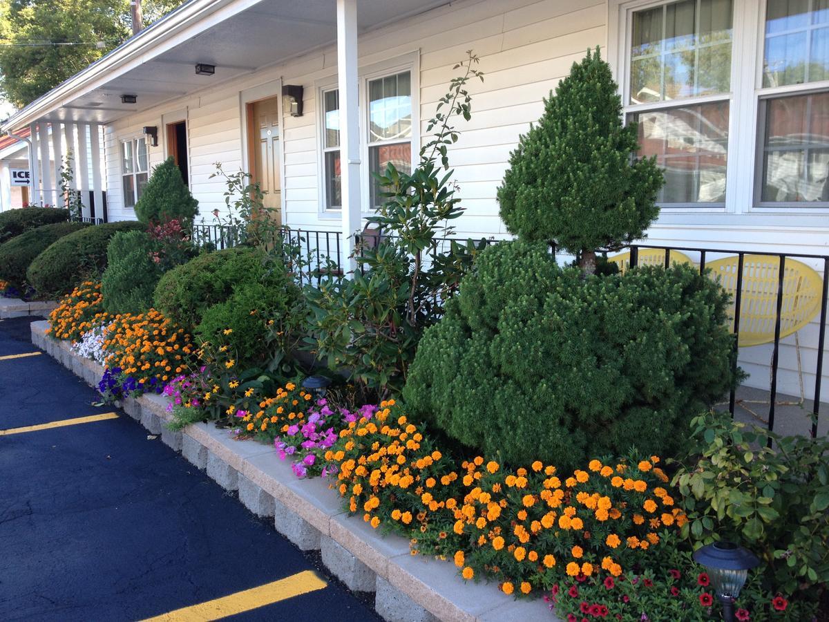 Chisholm'S Motor Inn Saugus Εξωτερικό φωτογραφία