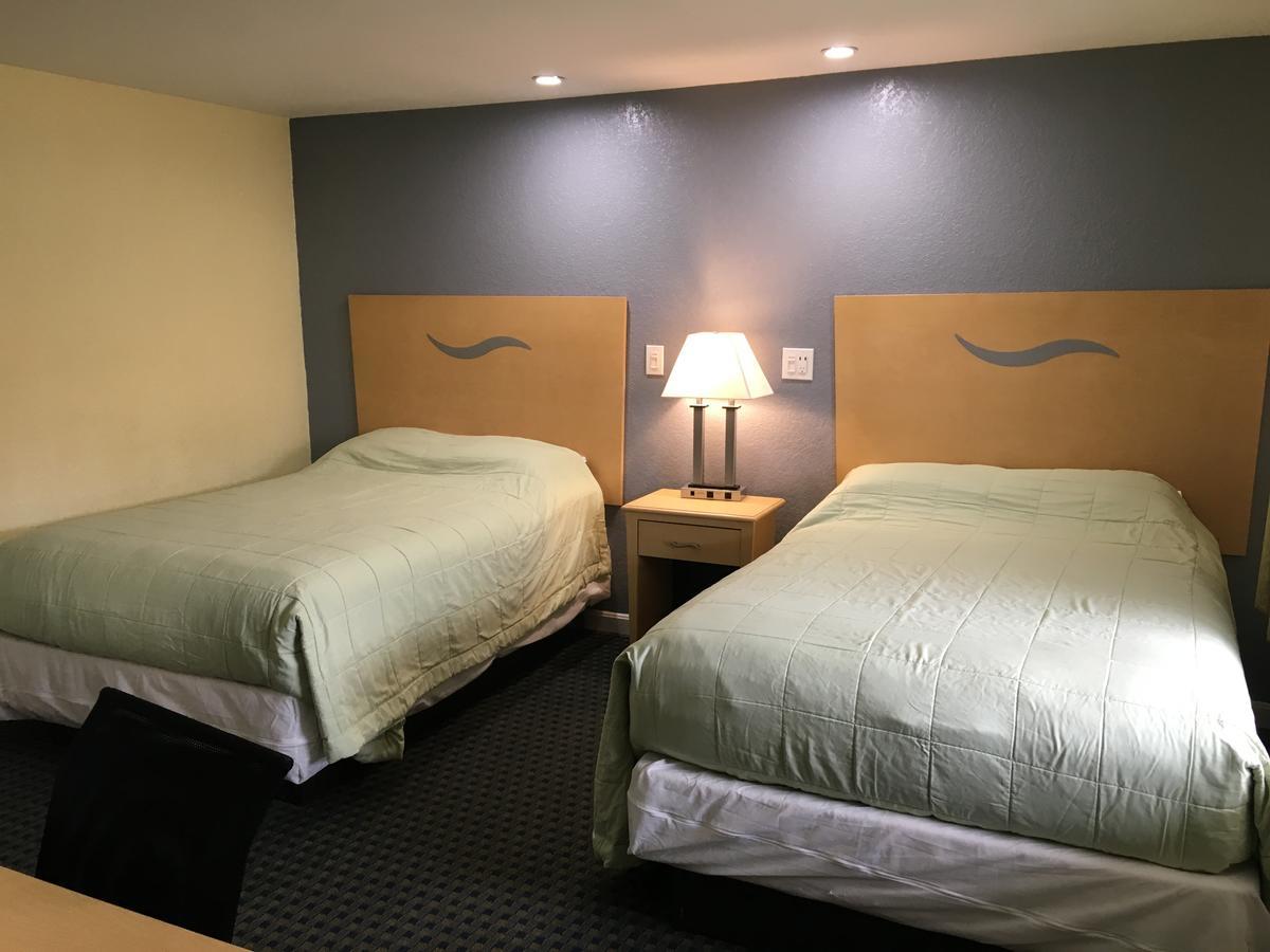 Chisholm'S Motor Inn Saugus Εξωτερικό φωτογραφία
