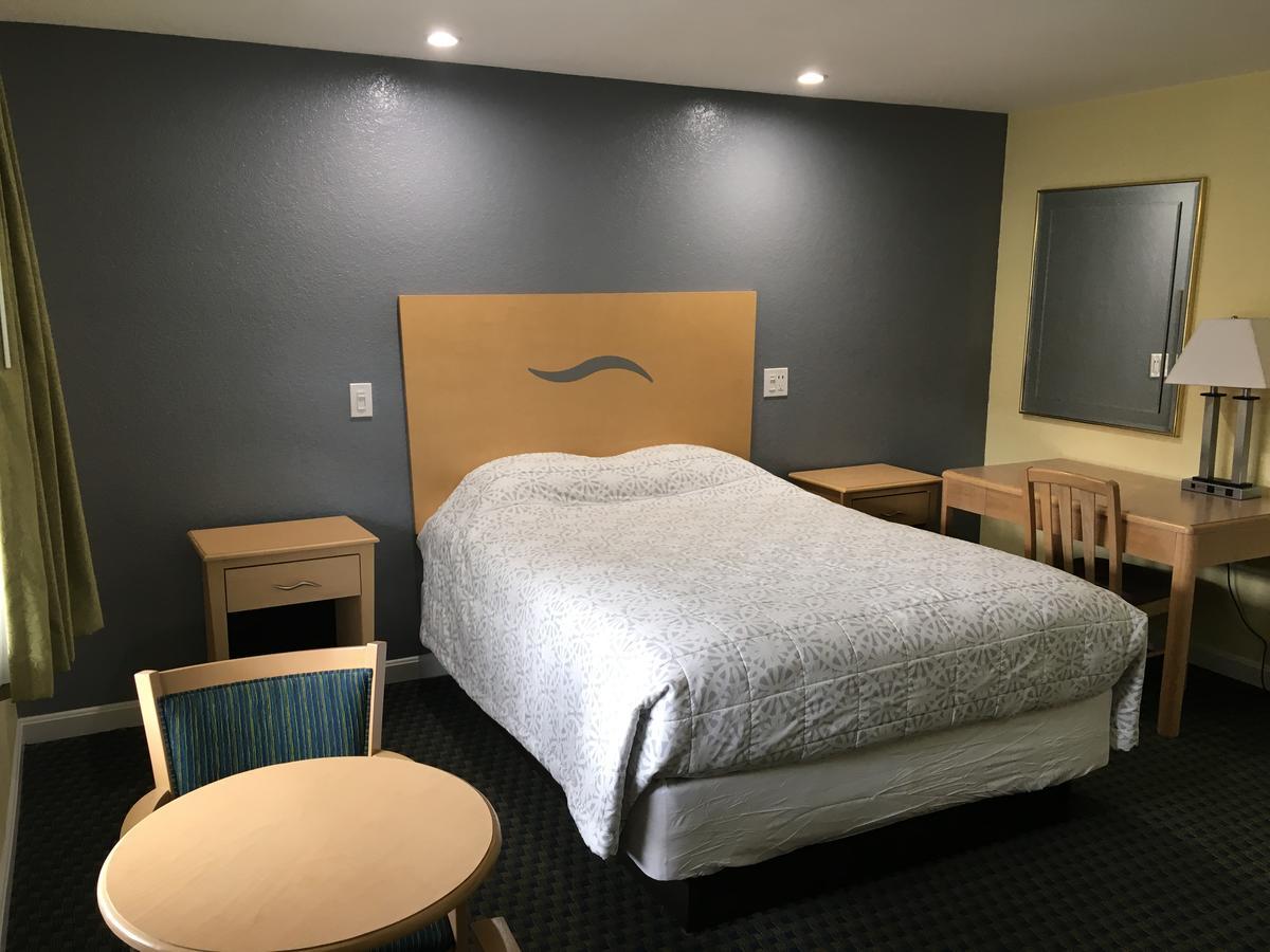 Chisholm'S Motor Inn Saugus Εξωτερικό φωτογραφία