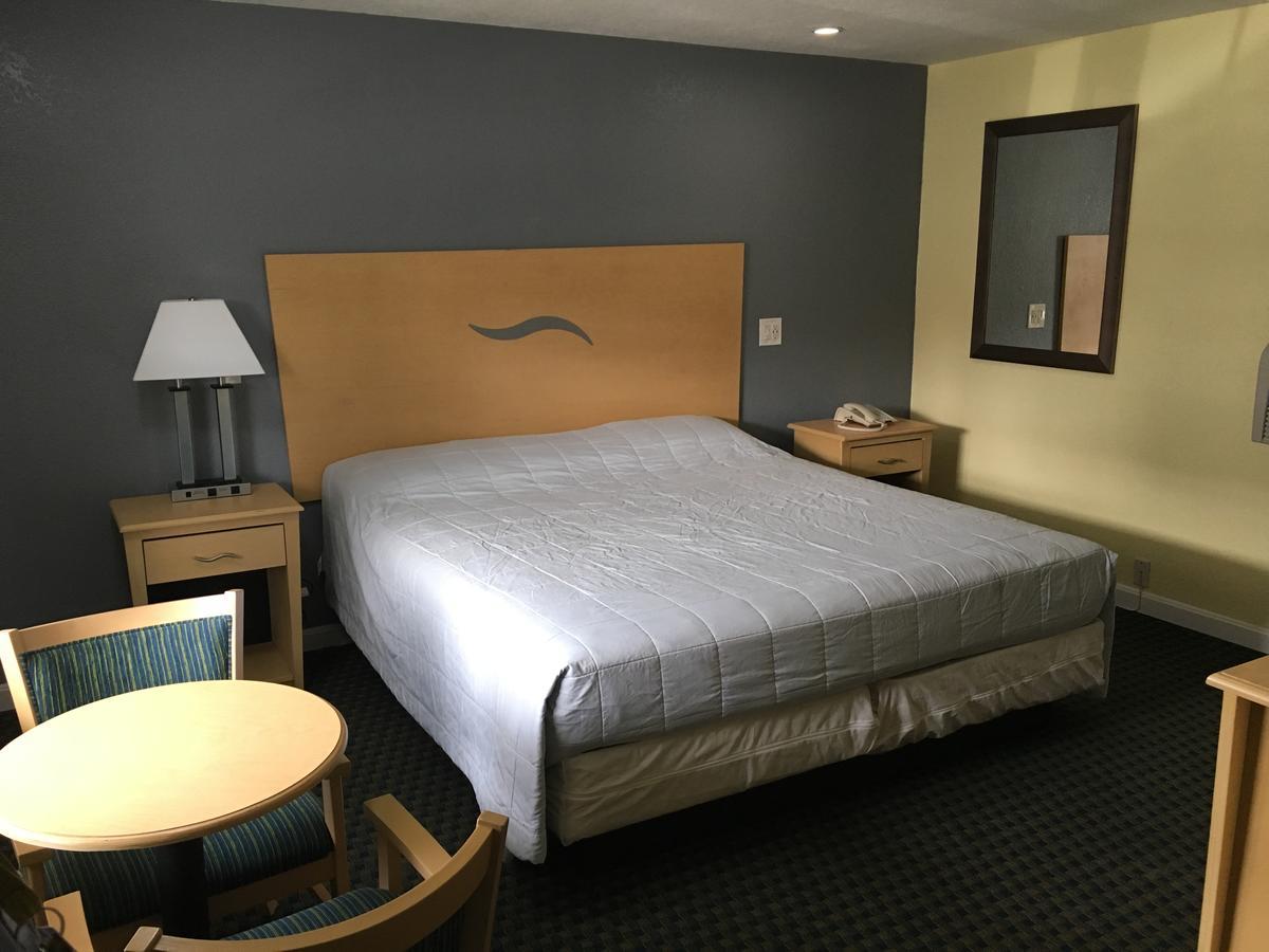 Chisholm'S Motor Inn Saugus Εξωτερικό φωτογραφία