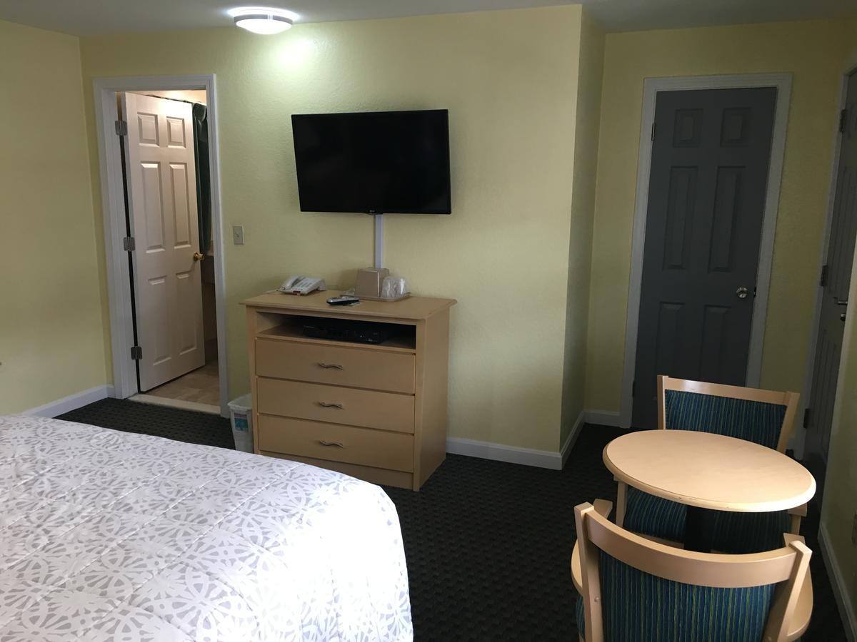 Chisholm'S Motor Inn Saugus Εξωτερικό φωτογραφία