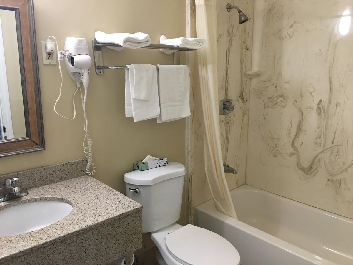 Chisholm'S Motor Inn Saugus Εξωτερικό φωτογραφία