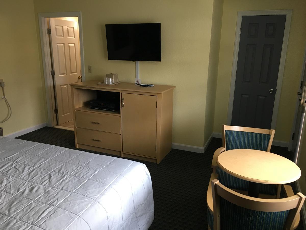Chisholm'S Motor Inn Saugus Εξωτερικό φωτογραφία