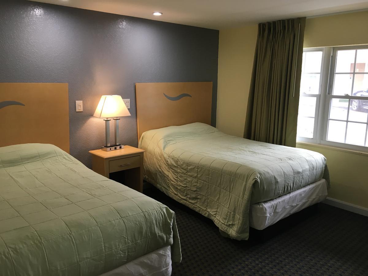Chisholm'S Motor Inn Saugus Εξωτερικό φωτογραφία
