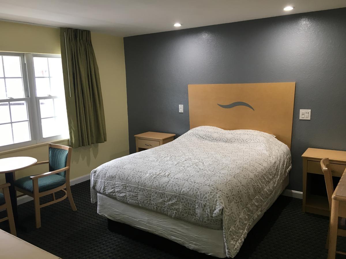Chisholm'S Motor Inn Saugus Εξωτερικό φωτογραφία