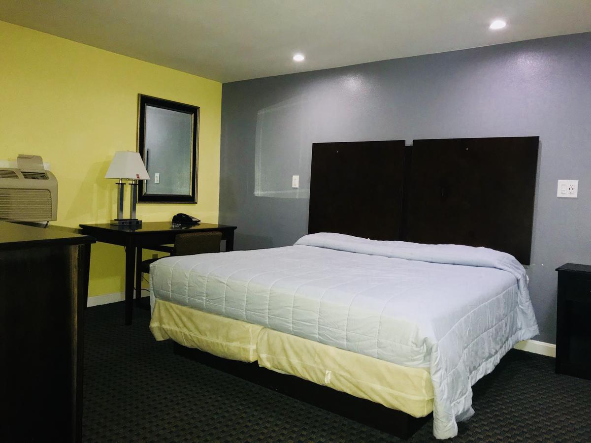 Chisholm'S Motor Inn Saugus Εξωτερικό φωτογραφία