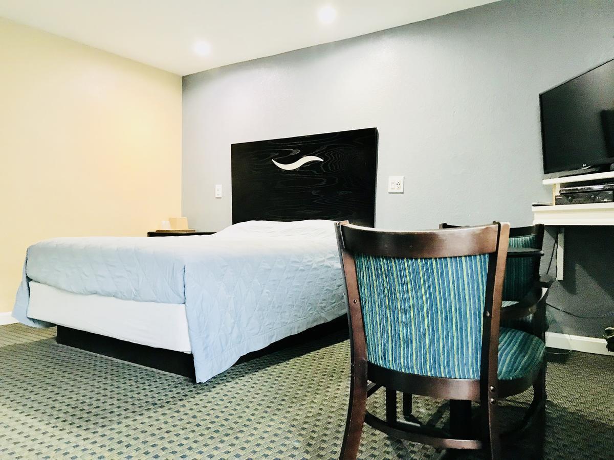 Chisholm'S Motor Inn Saugus Εξωτερικό φωτογραφία
